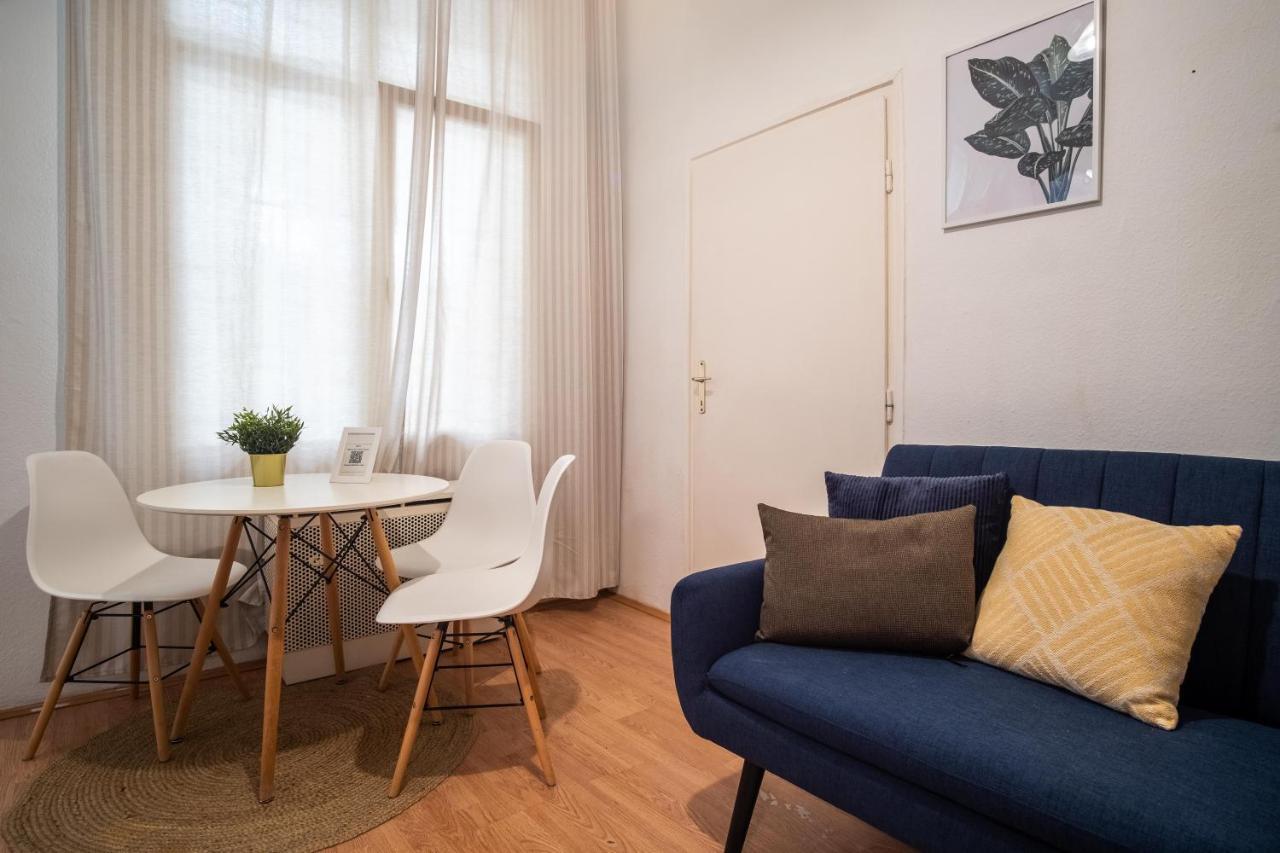 Very Central 1-br Apt With Patio Apartmán *