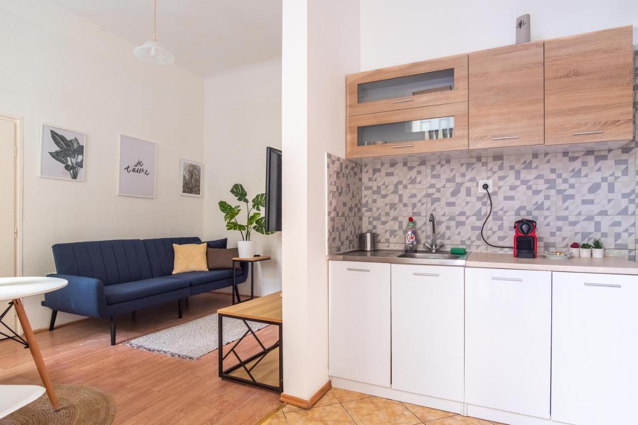 Apartmán Very Central 1-br Apt With Patio *