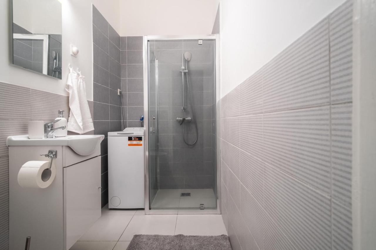 Apartmán Very Central 1-br Apt With Patio *